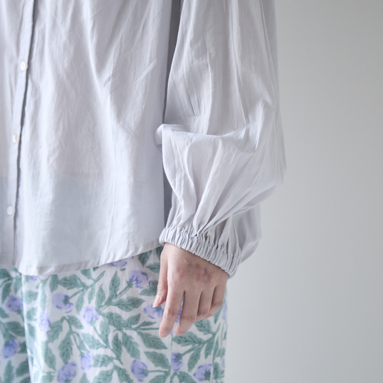 Kilka×kapuwa/風が通るなめらかモスリンブラウス